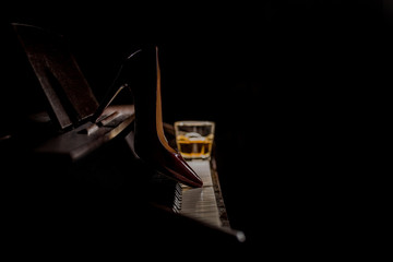 Fototapeta na wymiar glass of whiskey and accessories