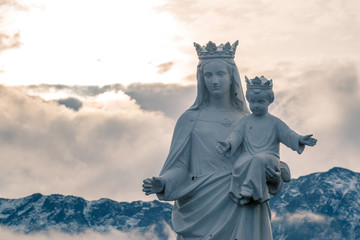 Estatua Virgen Auxiliadora