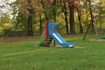plac  zabaw  dla  dzieci w parku - obrazy, fototapety, plakaty