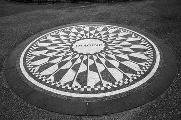 The "Imagine" mosaic in the center of Strawberry Fields