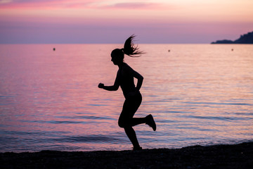 Fototapeta na wymiar woman doing sports on the beach