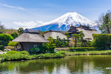 忍野八海から見た富士山
(日本 - 山梨 - 忍野八海)