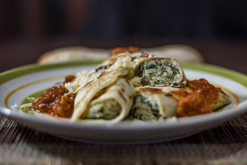 cheese and spinach cannelloni with tomato sauce