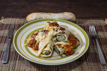 cheese and spinach cannelloni with tomato sauce