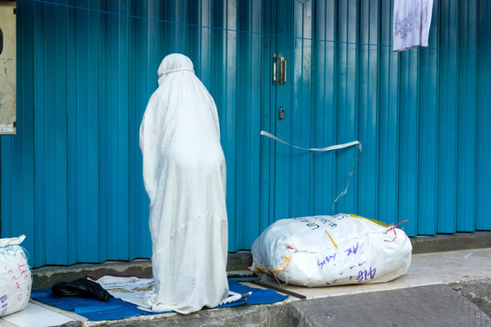 Moslem women keep praying wherever she is