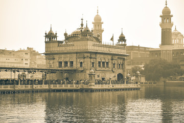Fototapeta premium Beautiful view of golden temple shri Harmandir Sahib in Amritsar