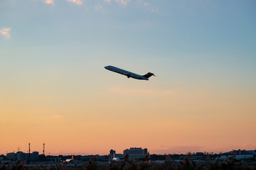夕暮れの旅立ち