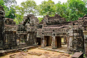 Fototapeta na wymiar Ta Som, Angkor Wat Temple in Cambodia, Big Circle. dilapidated laterite walls, no tourists, no one