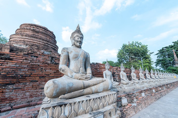 Fototapeta premium Wat Mahathai ,Phra Nakhon Si Ayutthaya Historical Park A historical park in Ayutthaya. There are a total of 1,810 acres within the city of Ayutthaya. Phra Nakhon Si Ayutthaya Province, Thailand