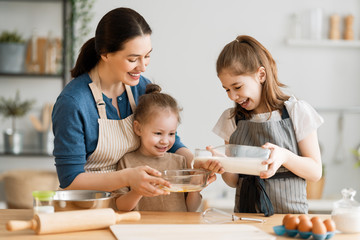 family are preparing bakery together