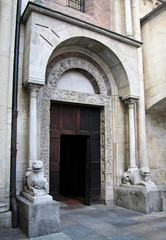 Pescheria doorway, porta della pescheria. Cathedral of Modena. Italy