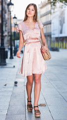 Obraz premium young woman walking in historic city center