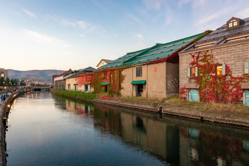 Fototapeta na wymiar 北海道・秋の小樽運河と空