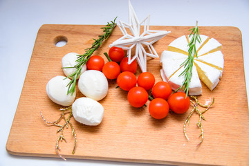 свежие помидоры и сыр