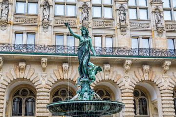 Obraz premium Sculpture of Hygieia Fountain in the courtyard of City hall of Hamburg, Germany.