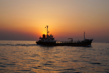Fototapeta premium beautiful sunrise and ship on sea 