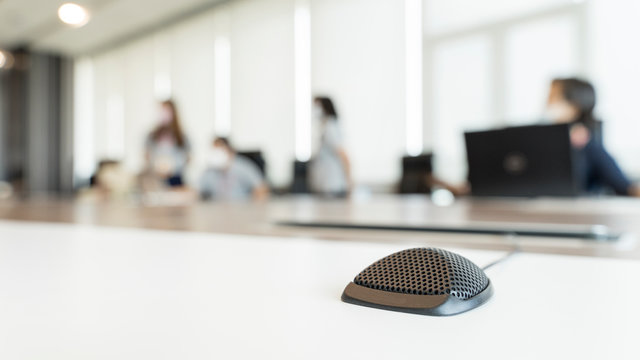 BOUNDARY MICROPHONES Cardioid On Table In Meeting Room