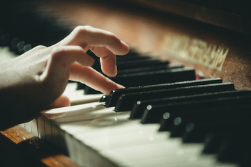 Fototapeta na wymiar hands on the piano close-up
