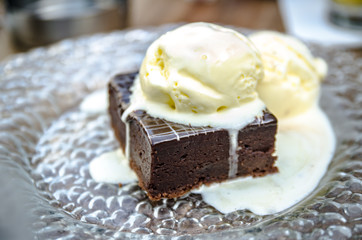 Chocolate brownie with vanilla ice cream
