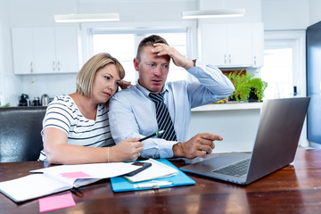 Obraz premium Coronavirus Economic recession. Couple in distress over home finances during Covid-19 shutdown