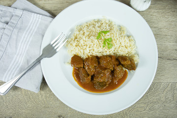 boeuf cuisiné à la tomate et riz