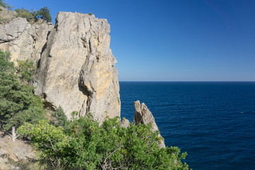 Fototapeta na wymiar azure sea and rocks