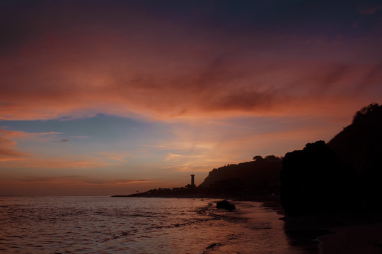 Amazing beach sunset with endless horizon. © Игорь Соколов