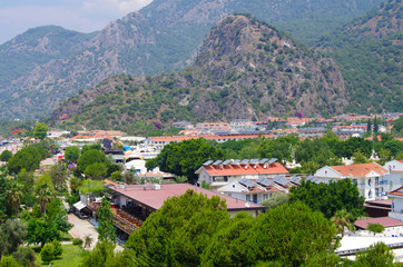 Fototapeta premium Oludeniz, Turcja - czerwiec 2019: Widok miasta w letni dzień