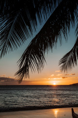 Fototapeta na wymiar sunset on the beach in Hawaii 