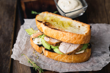 Sandwich with Chicken and Avocado