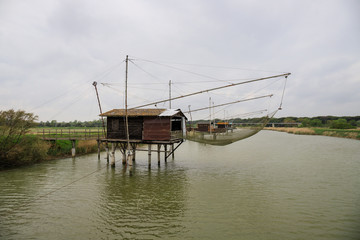 Fototapeta na wymiar Capanno da pesca nell'oasi dell'Ortazzo, delta del Po 