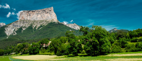 Vue panoramique du mont Aiguille à Chichilianne, France