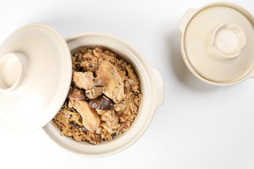 Fototapeta na wymiar Clay pot chicken rice with mushroom in clay ceramic bowl on white background