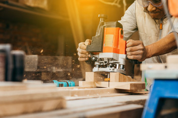 Automatic manual milling machine for wood