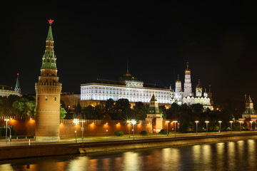 Fototapeta na wymiar View of the embankment and river on the Kremlin in Moscow at night in summer