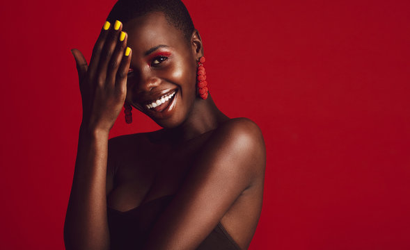 Smiling african woman wearing vivid makeup