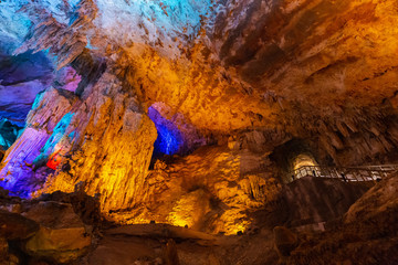 Furong Cave in Wulong Karst National Geology Park, Chongqing, China. is the World Natural Heritage place it was named one of The Three Greatest Caves in the World.