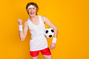 Portrait of his he nice attractive cheerful cheery excited glad positive foxy ginger guy sportsman...