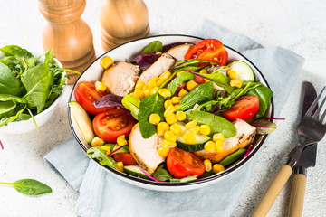 Salad with Chicken and vevetables.
