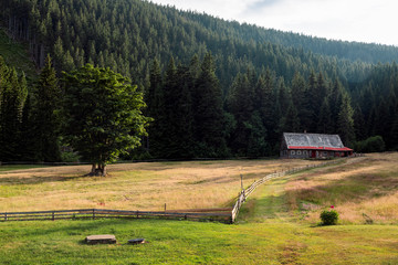 Eine Farm im Riesengebirge in Tschechien.