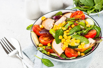 Salad with Chicken and vevetables.