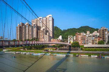 Obraz premium landscape of bitan in new taipei city, taiwan