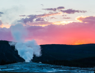 Old Faithful Geyser, Upper Geyser Basin, Yellowstone National Park, Wyoming, USA