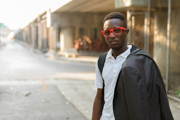 Fototapeta premium Young African man wearing eyeglasses in the city streets