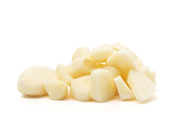 Fototapeta na wymiar fresh raw garlic cut slice isolated on white background with clipping path