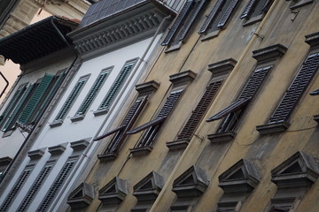 Okiennice kamienic © Rafal