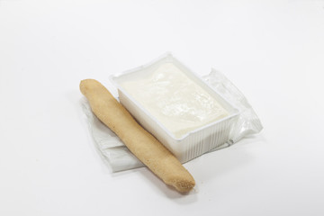 formaggio tenero di bovino stracchino con vaschetta