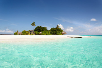 
Vacanze su spiagge coralline nel mare delle Maldive