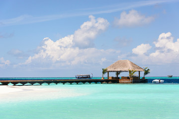 
Vacanze su spiagge coralline nel mare delle Maldive