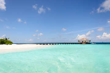 
Vacanze su spiagge coralline nel mare delle Maldive